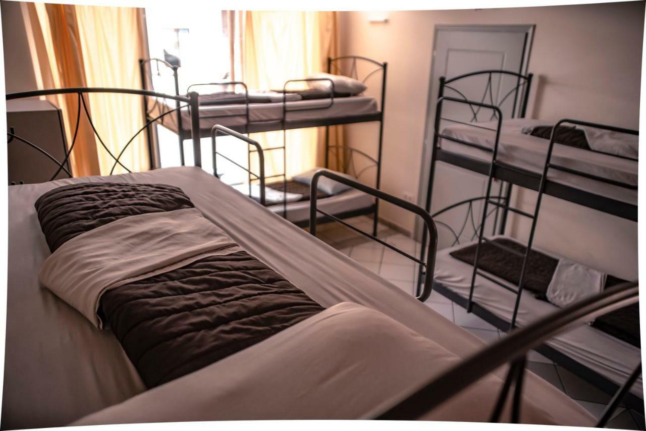 As-City Hostel Atene Esterno foto