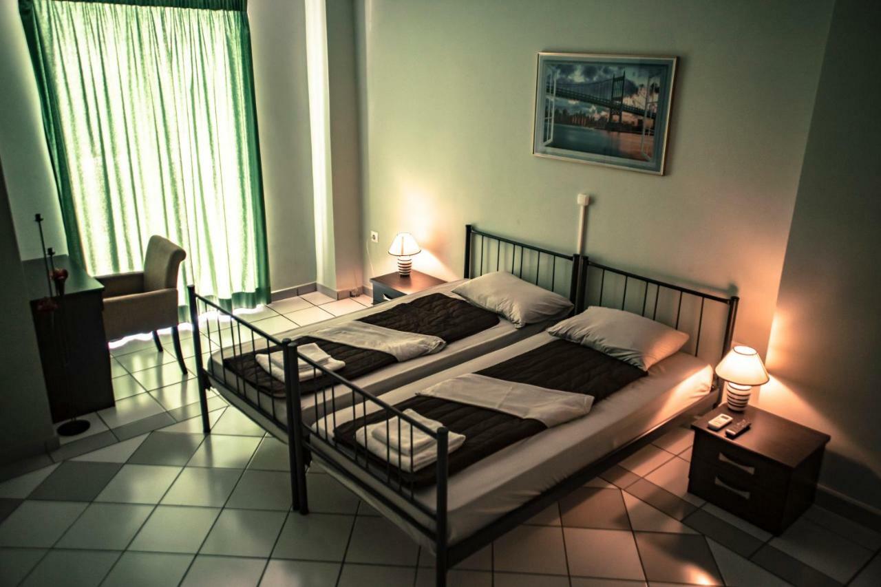 As-City Hostel Atene Esterno foto